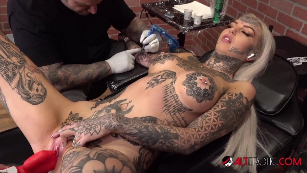 Tattooed Amber Luke Sex