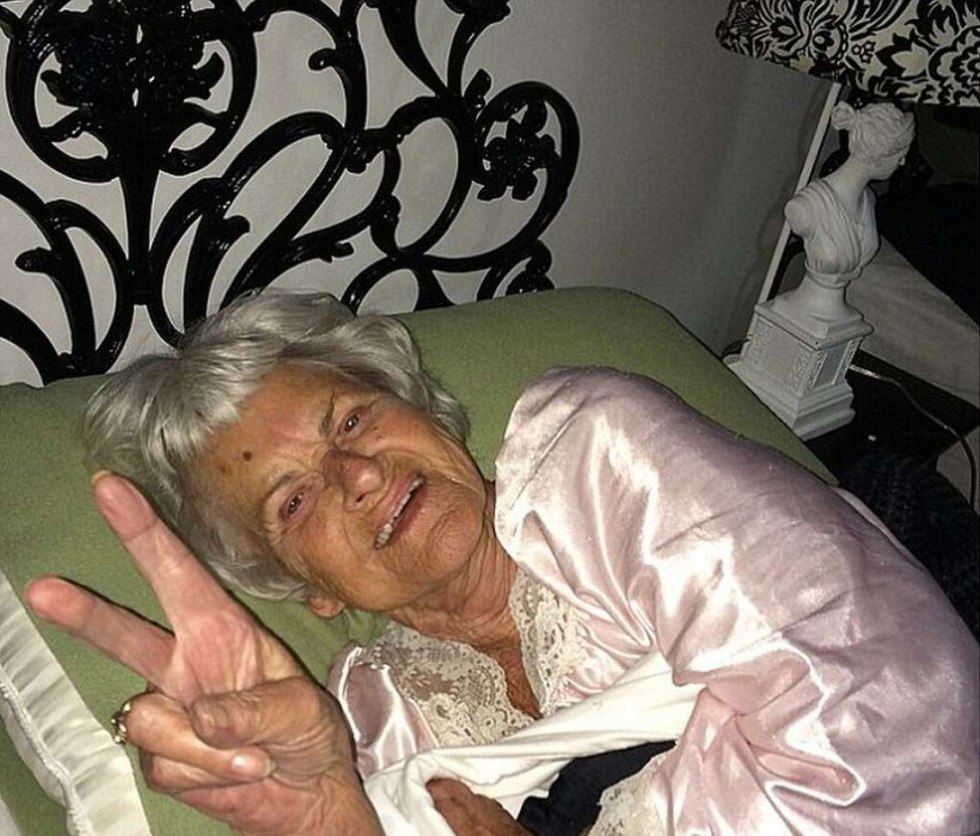 The old woman selfie