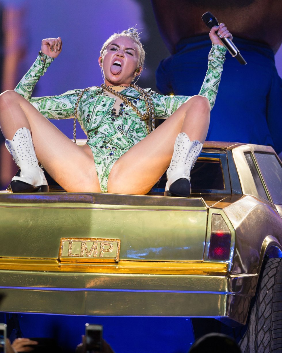 Singer Miley Cyrus naked
