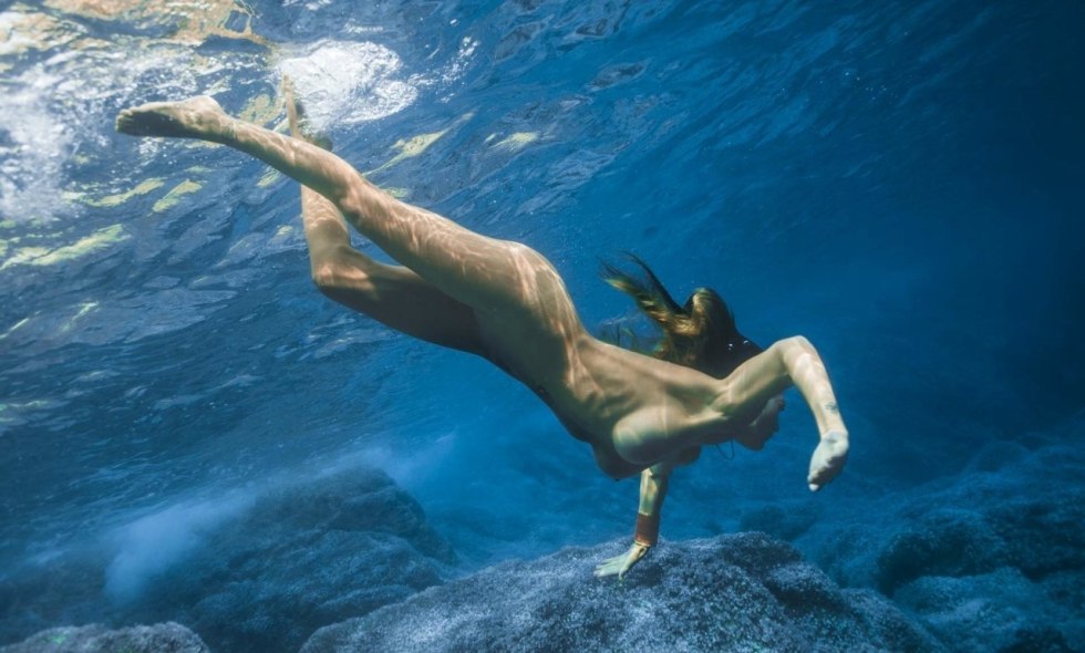 Diving nude