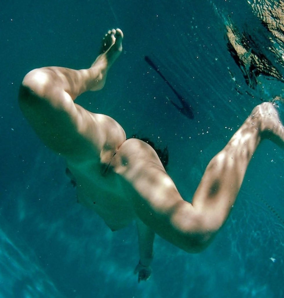 Naked girls in scuba dots