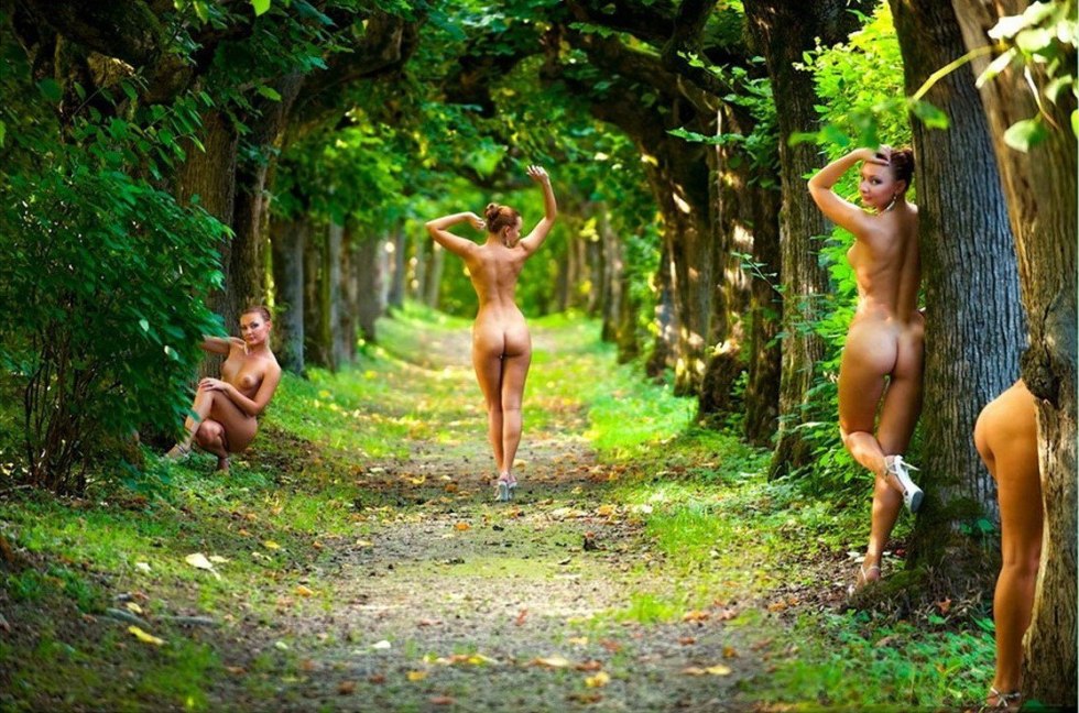 Photoshoot Nude in the Botanical Garden