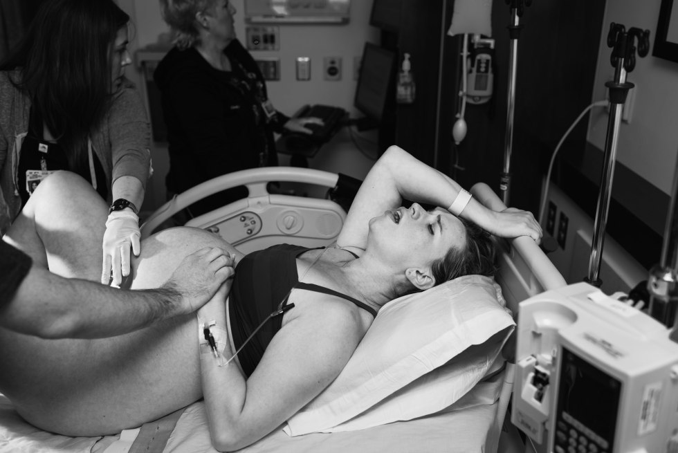 Naked pregnant women give birth