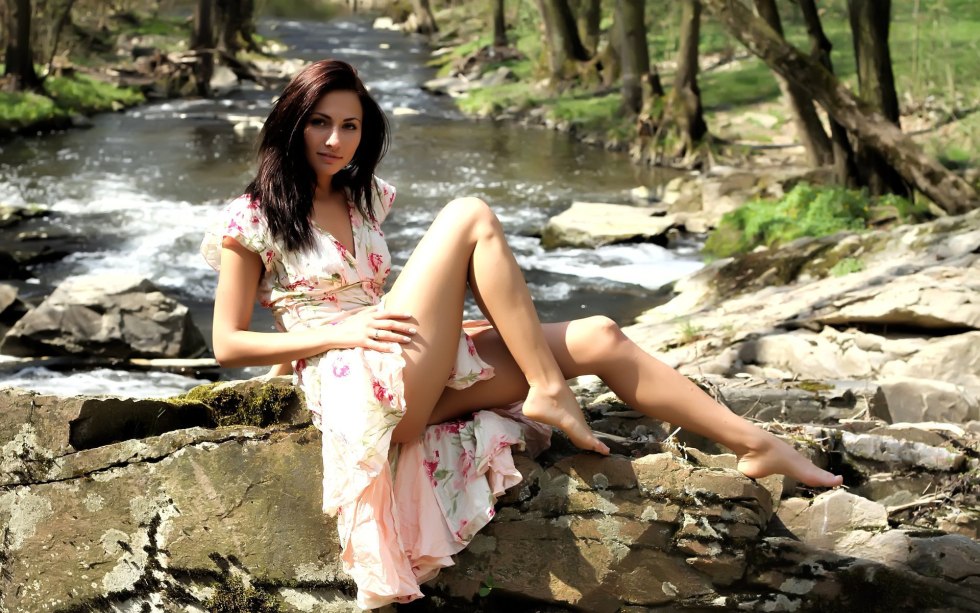 Michala ISIZZU in a dress