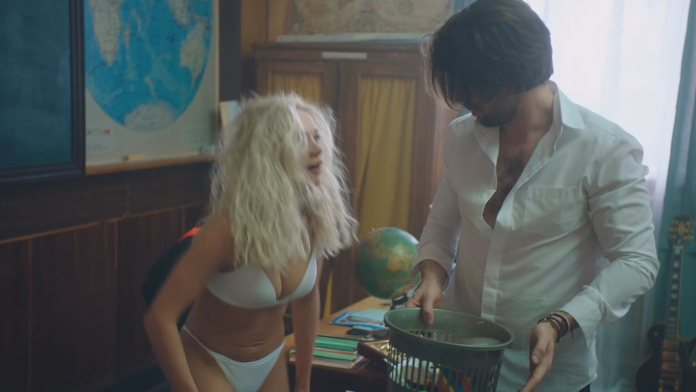 Ellie and Dina The Last of US 2 Bed Scene 18