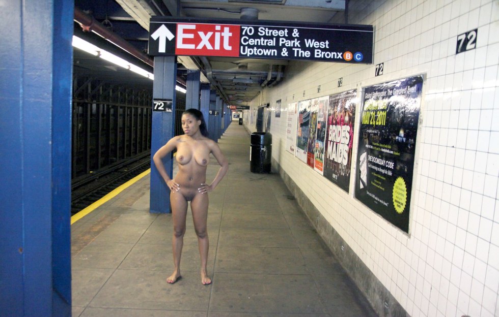 The girl undressed in the subway