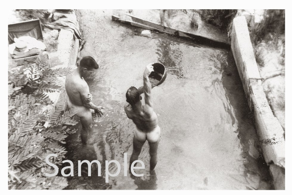 Naked Russian soldiers