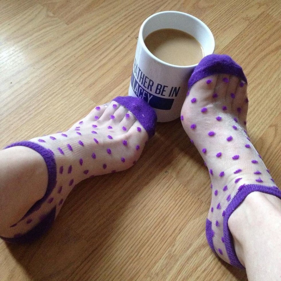 Eva Elfie XXX in a yellow dress