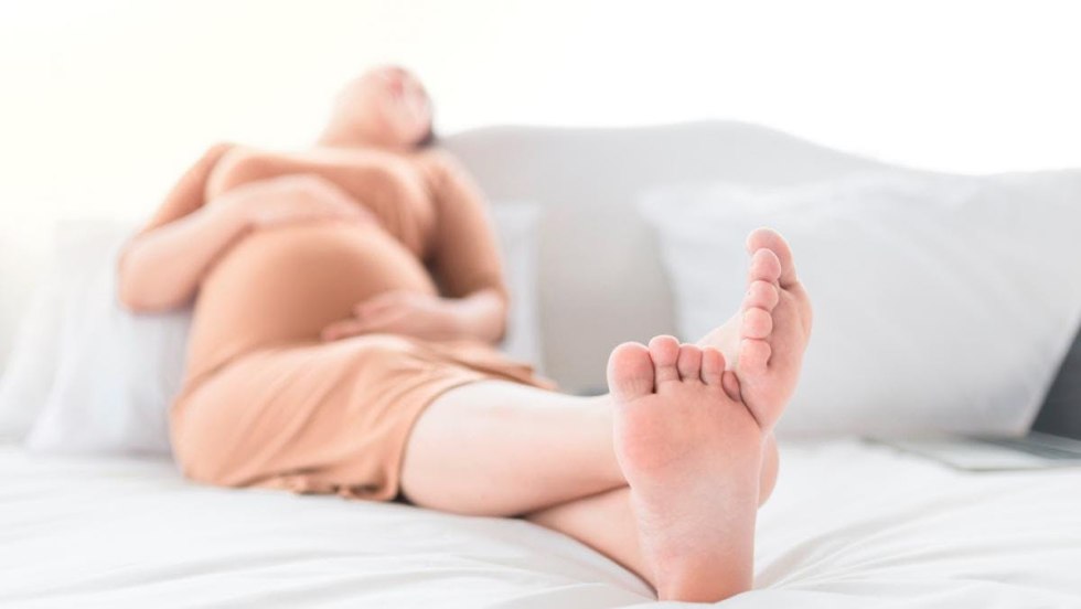 Naked pregnant women with small breasts