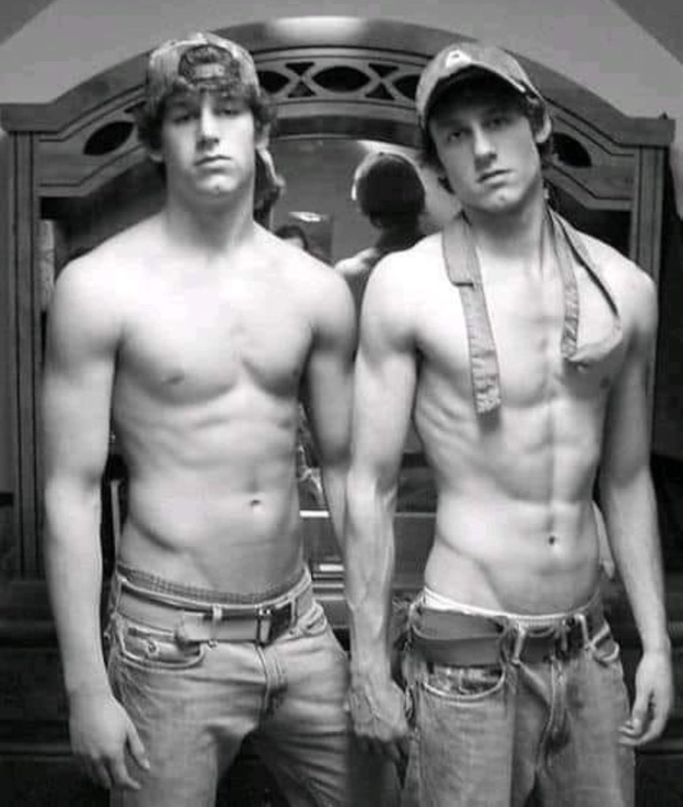 Davalos twin sisters