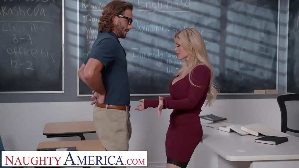 Steisi Saran Secretary Naked