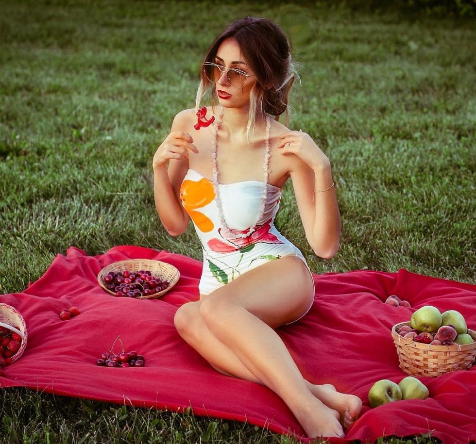 Yana Koshkina Chop chest