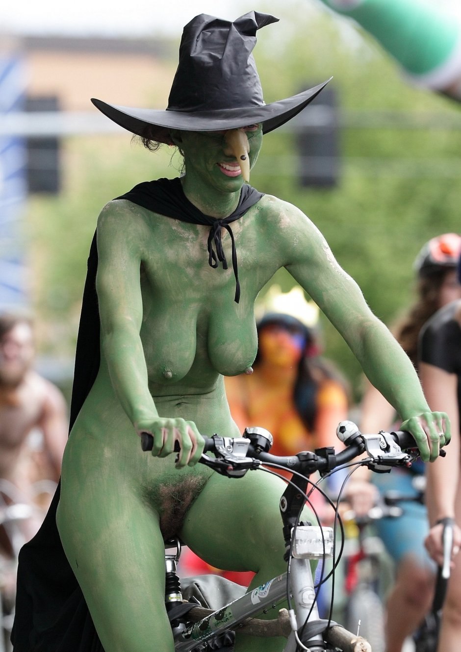 Naked. Sex parade. Bezvuk