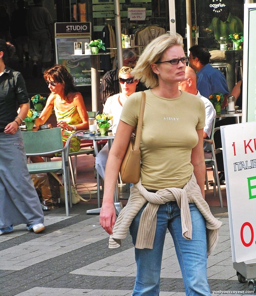 Rachel "BralessForever"