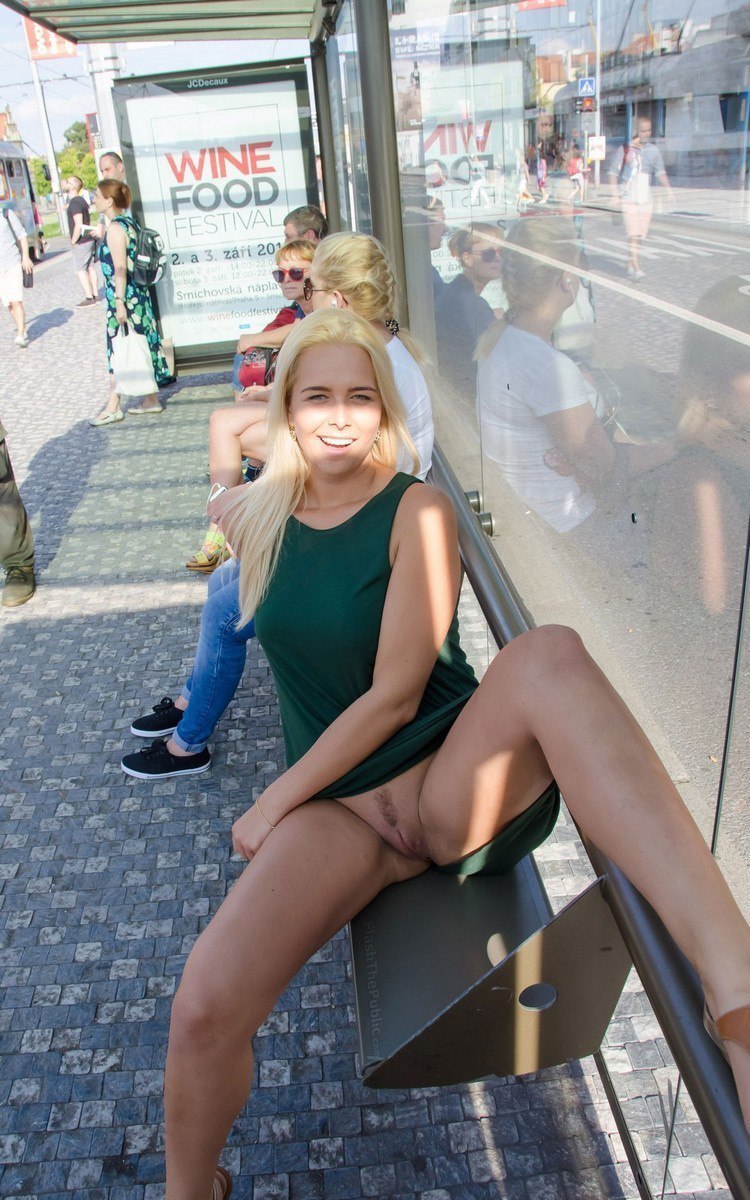 Girl without panties on the street by chance