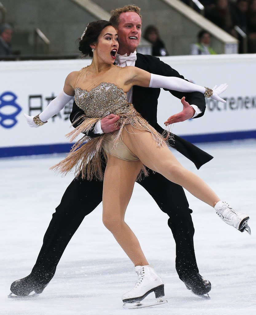 On the Ice on Skates (80 photos)