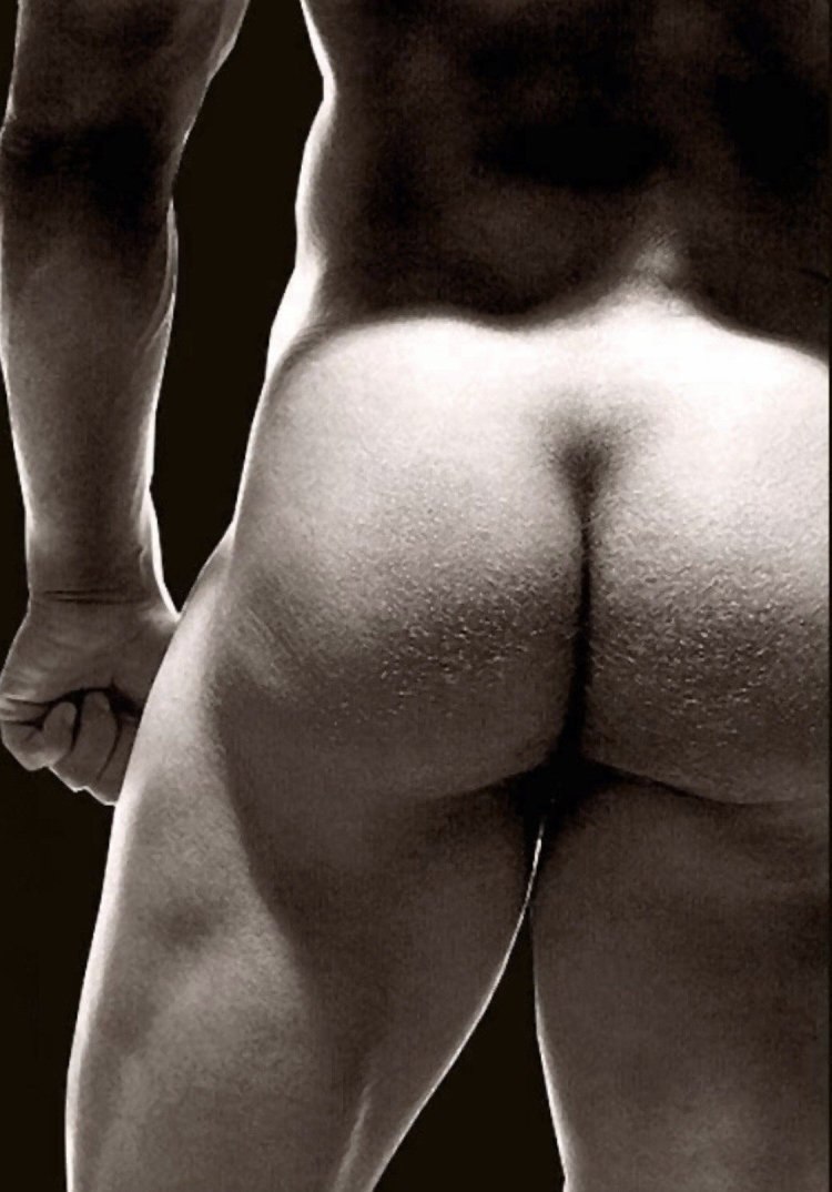 Guy passive naked solo