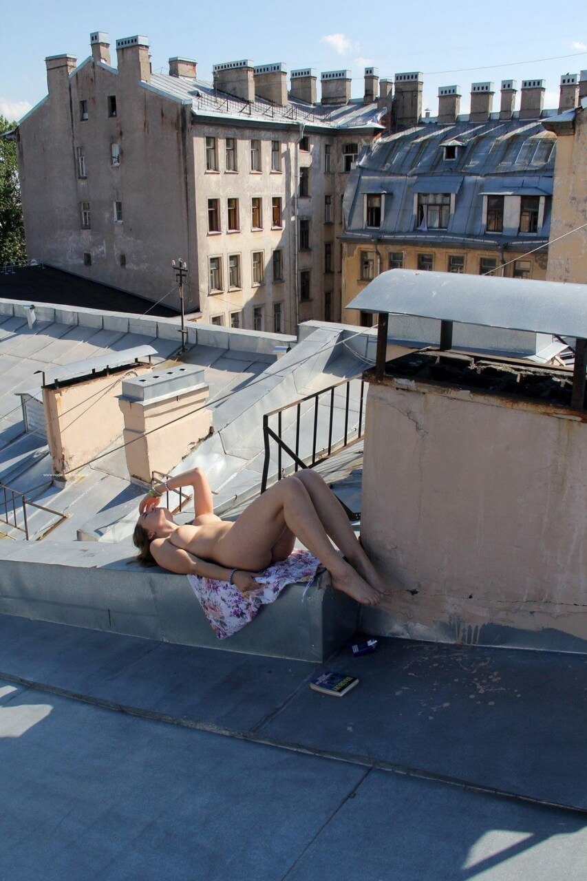 Naked girls on the roof