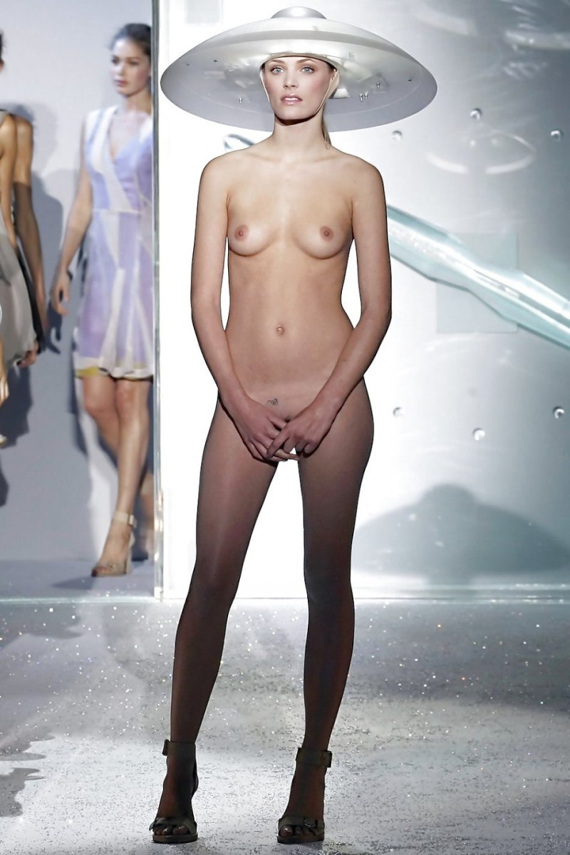 Show Charlie Le Mingu Nude