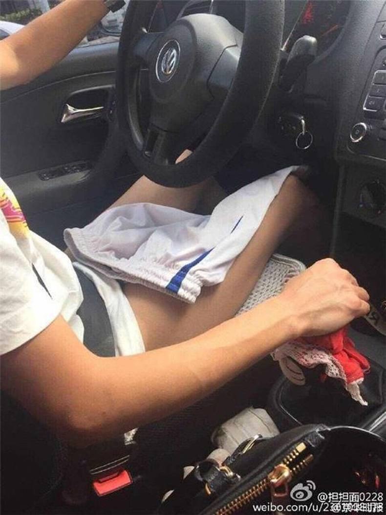 Without panties in the car
