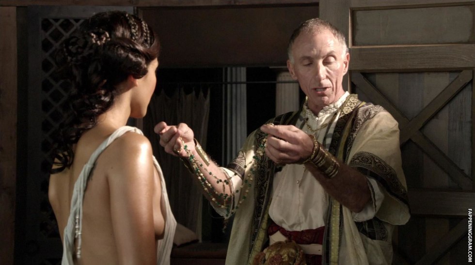 Famous actresses who starred naked