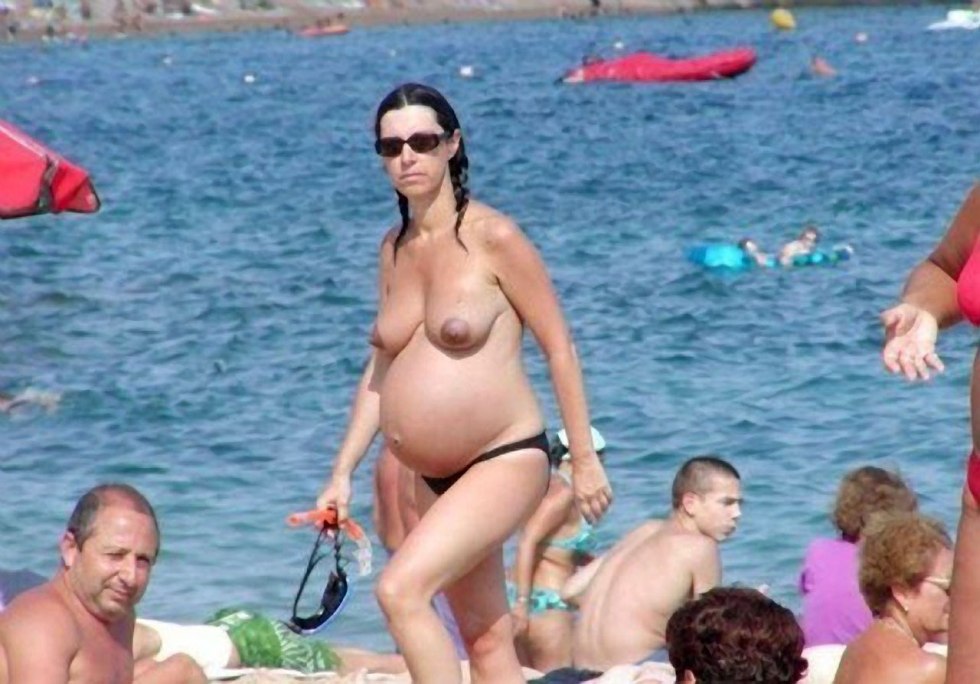 Naked pregnant mothers on the beach