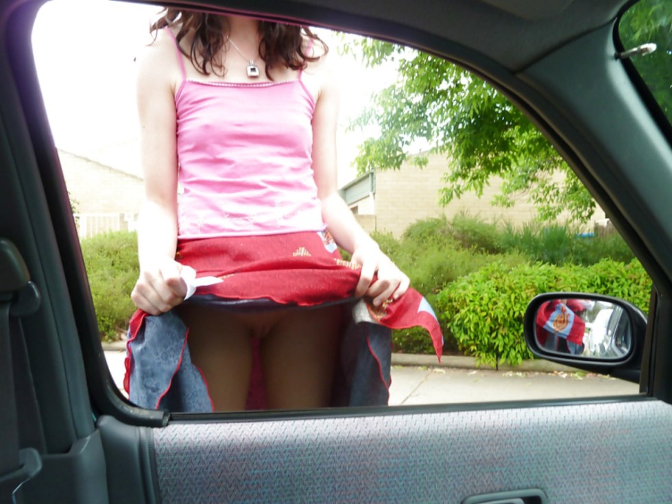 Women's pussies under the skirt