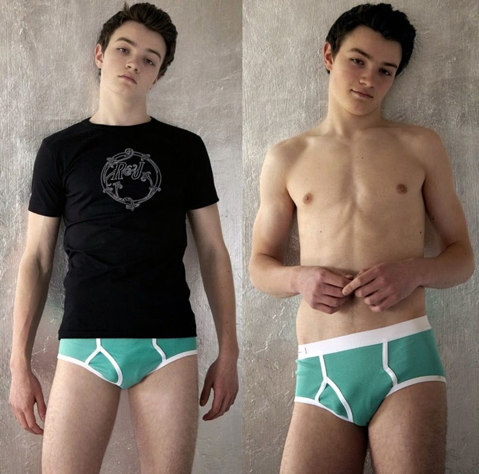 Big Bulge Men Selfie