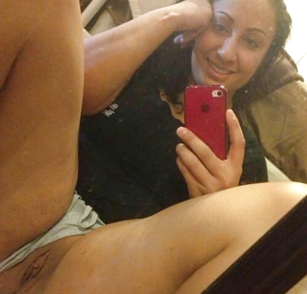 Homemade erotic pictures from the phone from Watsap