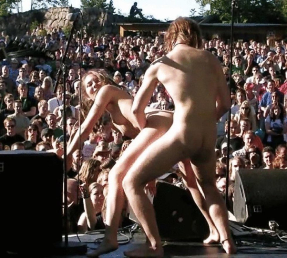 Miley Cyrus Naked on stage