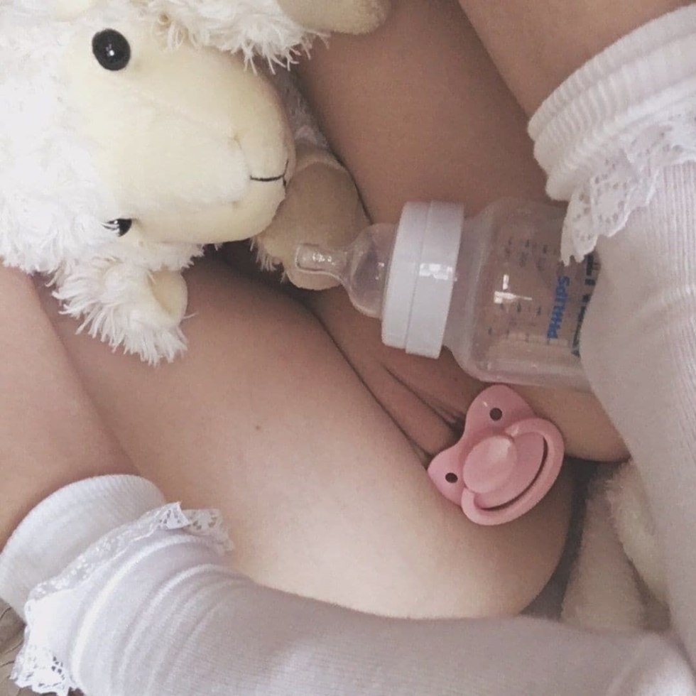 Kelly Divine Urine Pissing