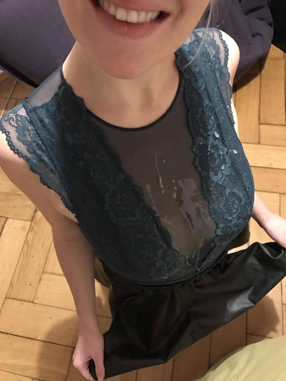 Girls cum in the neckline