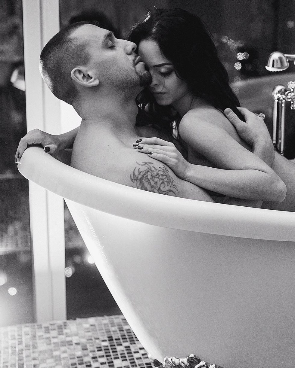 Naked TV presenter Arina Sharapova