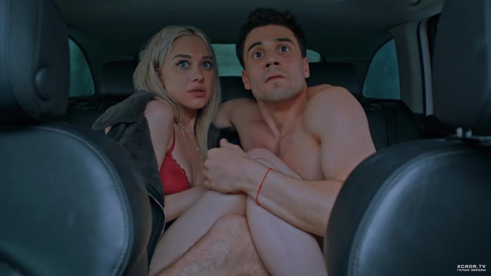 Naked women Sasha and Tanya