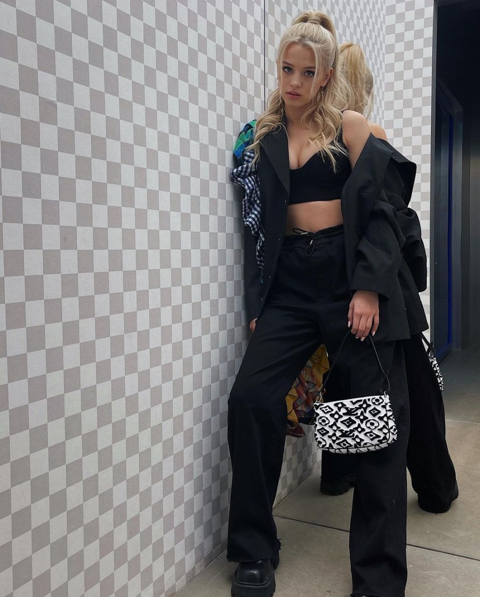 Julia Gavrilina in shorts