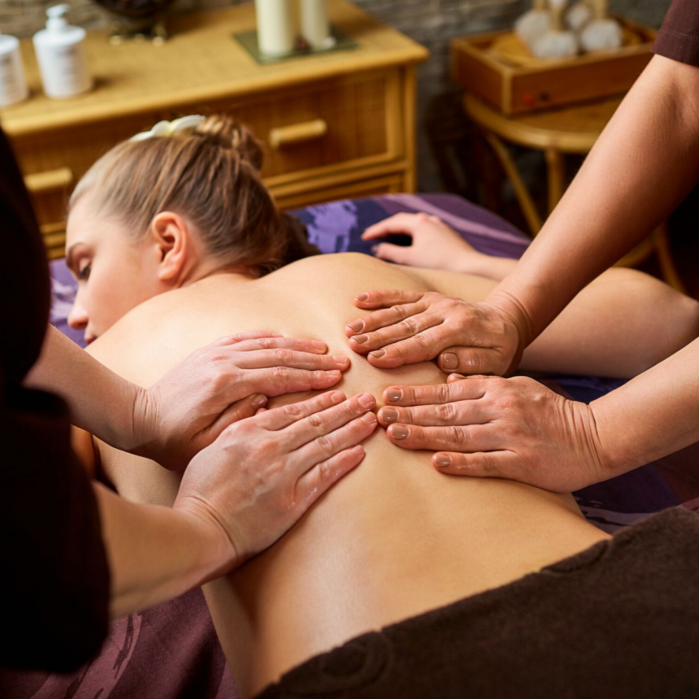 Massage in 4 hands of a married couple