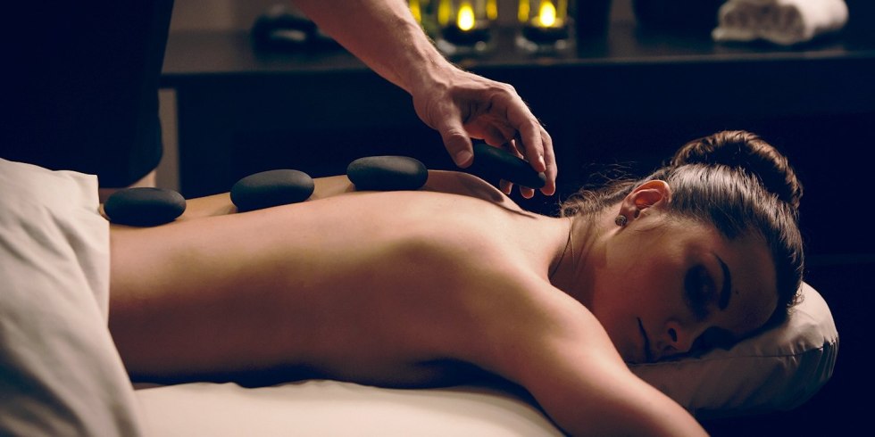 Massage in dark colors