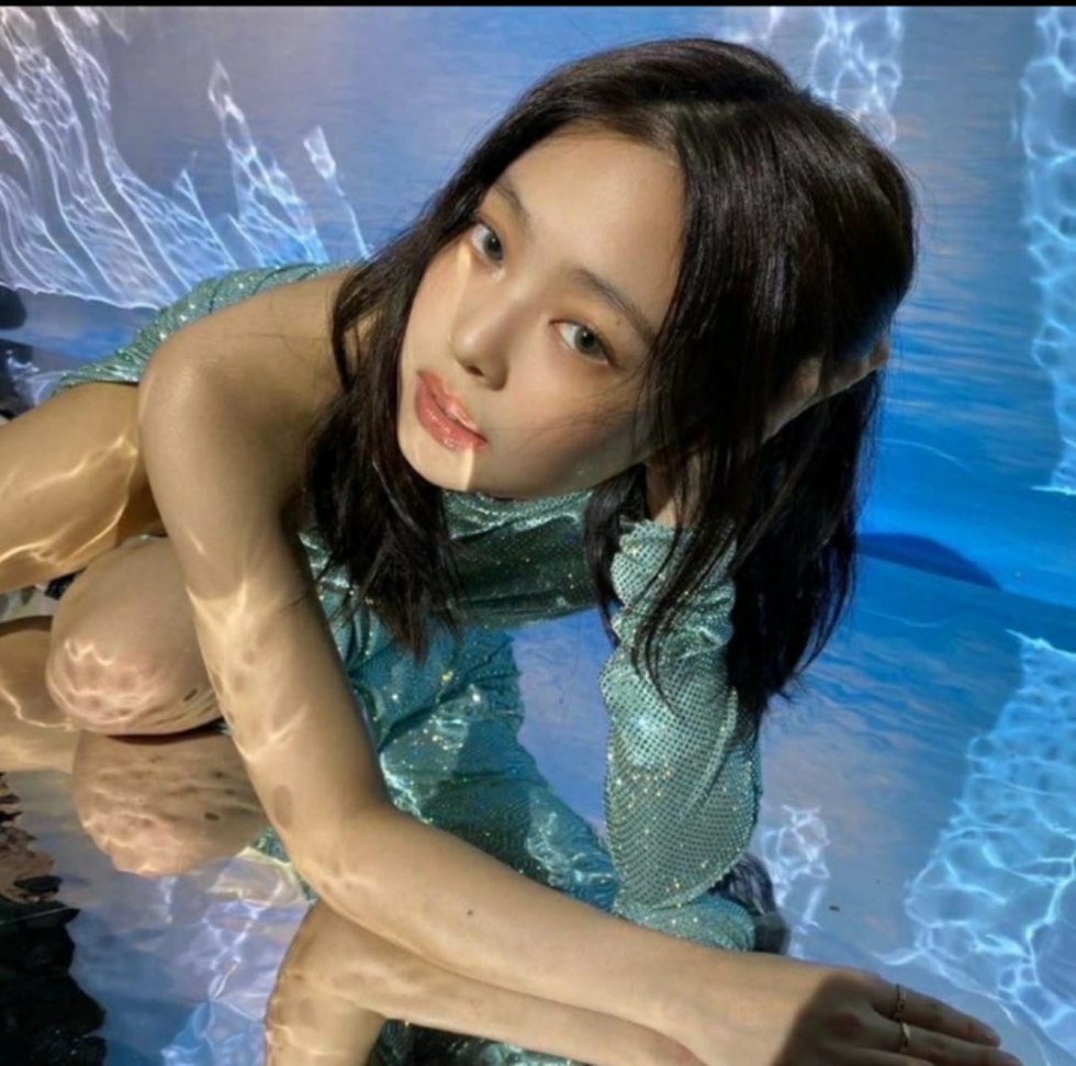 Jennifer White Pissing