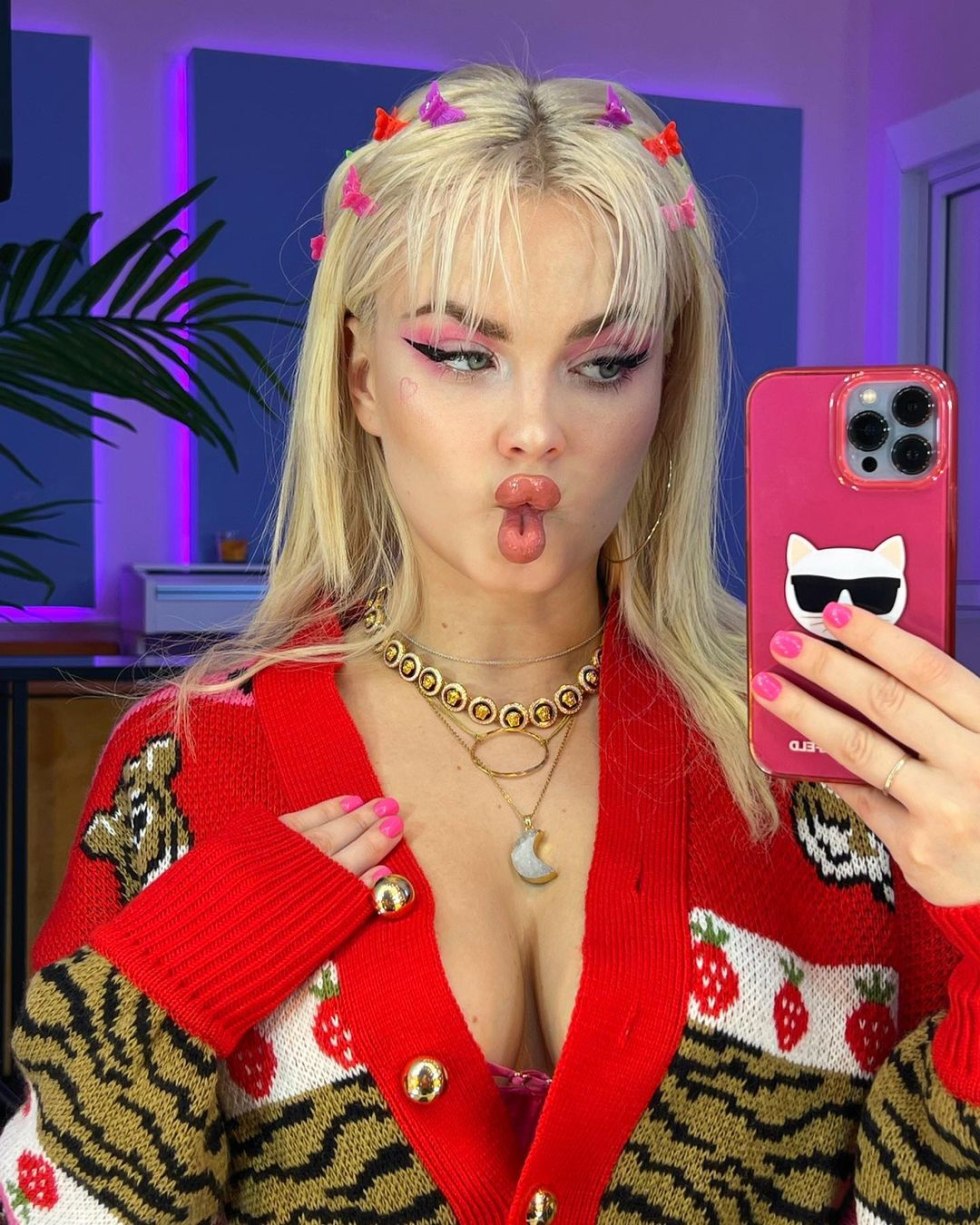 Dasha Rasa Holy Mommy