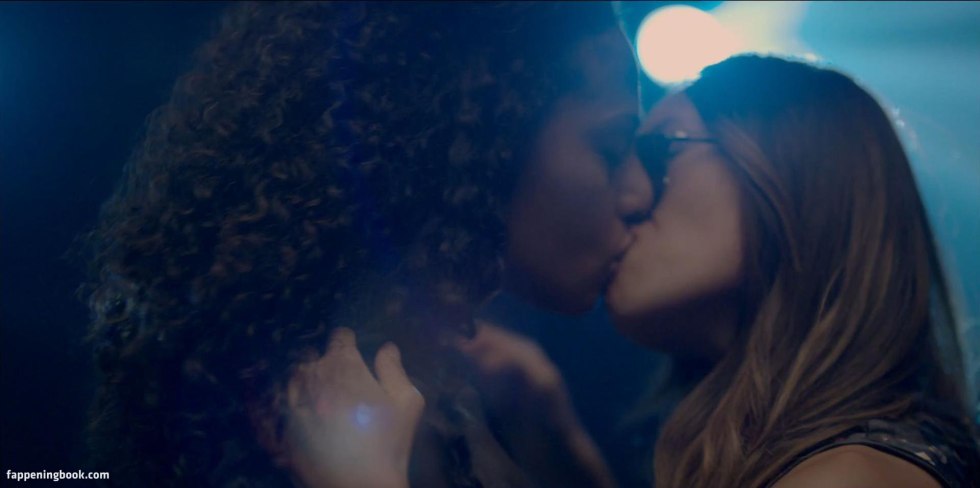 Aisha Issa Tits in a bra