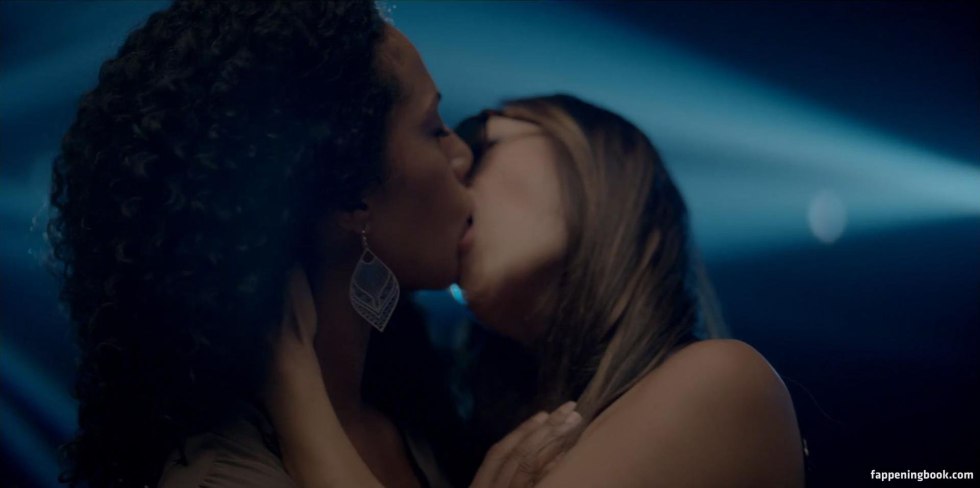 Stevencarson ada wong foot naked