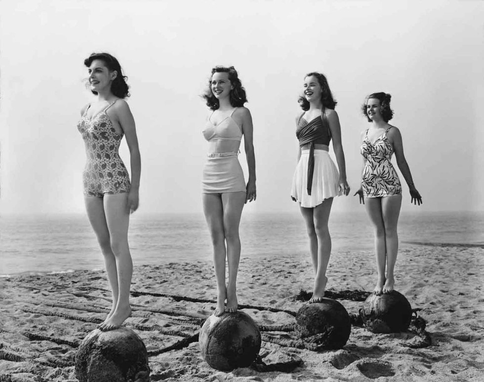 Helen Mirren in bikini