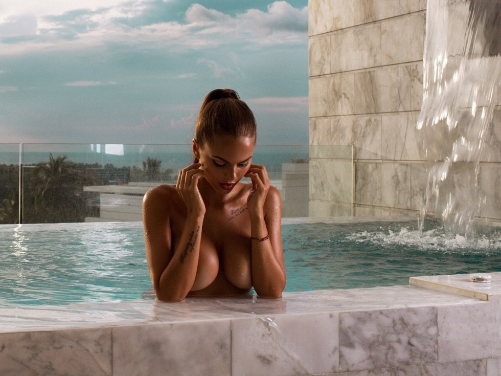 Vika Odintsova Maxim 2019