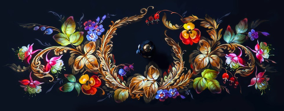 Painting of furniture Zhostovo