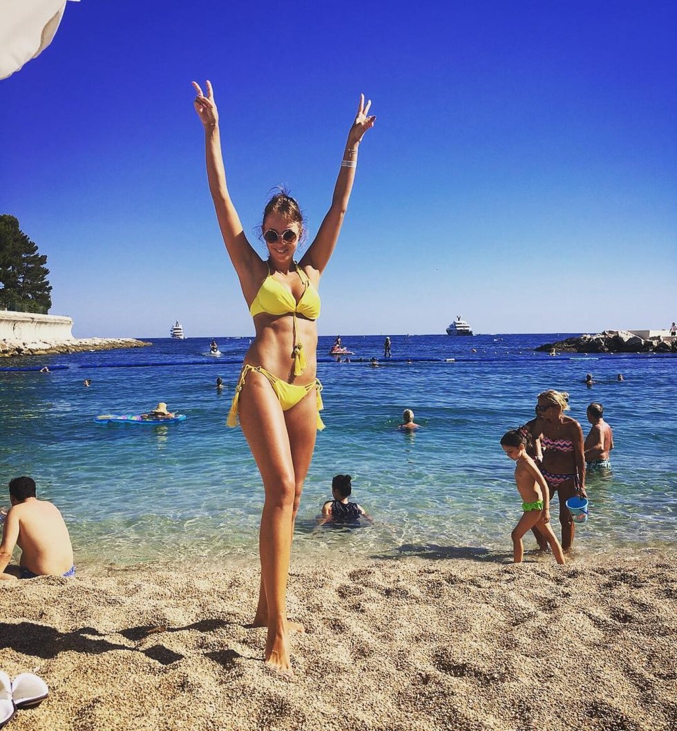 Pregnant Beyoncé in a swimsuit