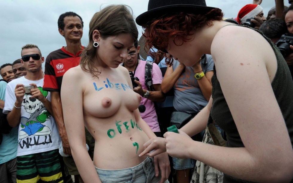 Junior naked at the festival