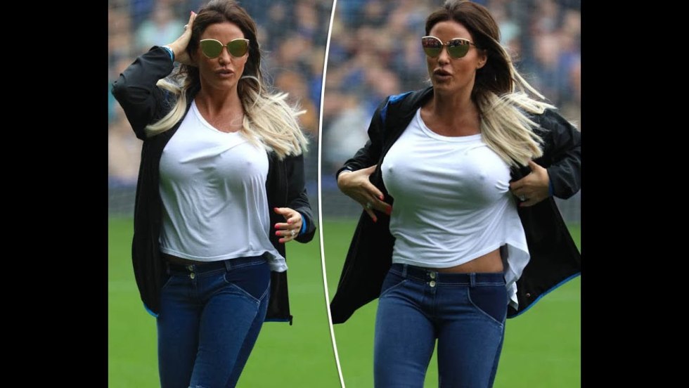 Beautiful neckline on the street