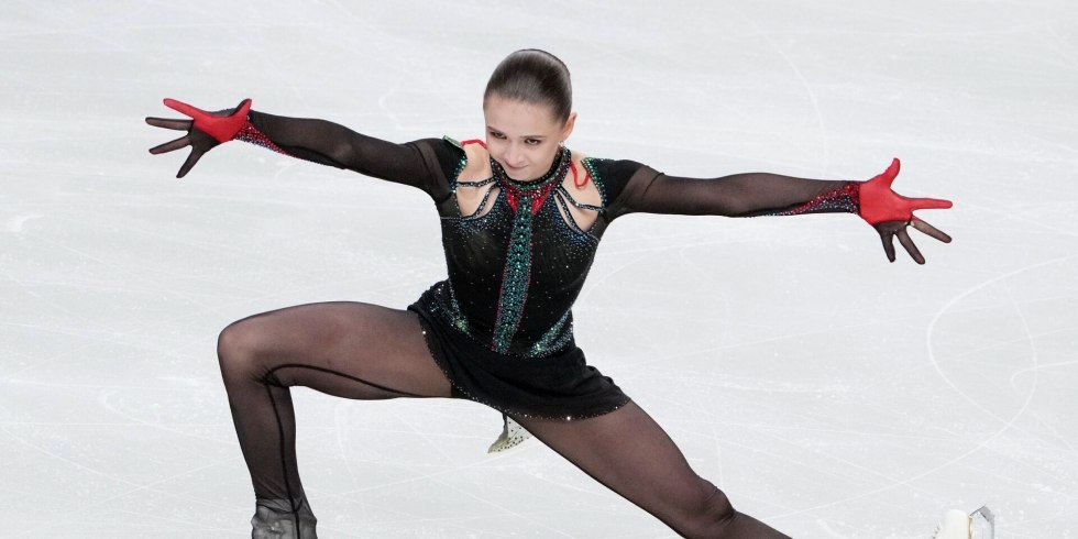 Camila Valieva skater