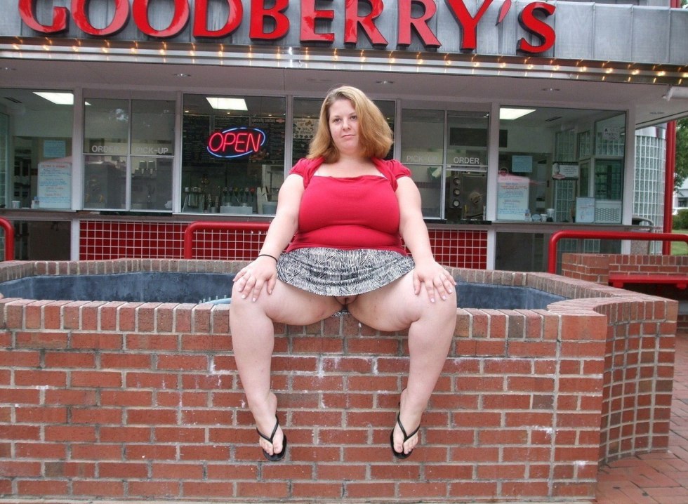 Pyshki in a dress without panties