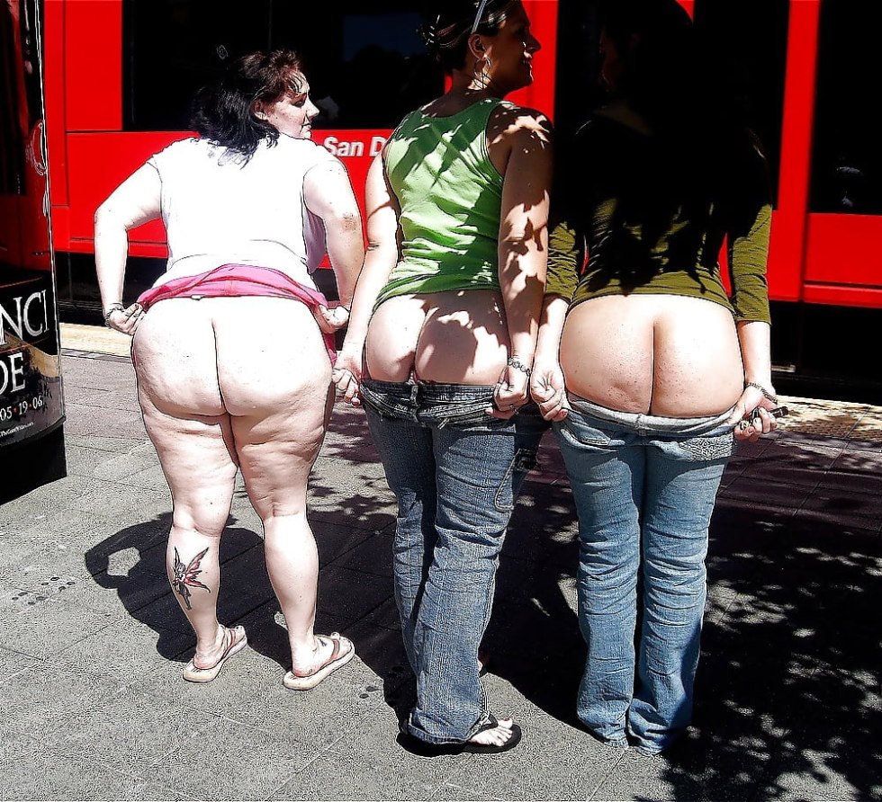 Mooning show the buttocks